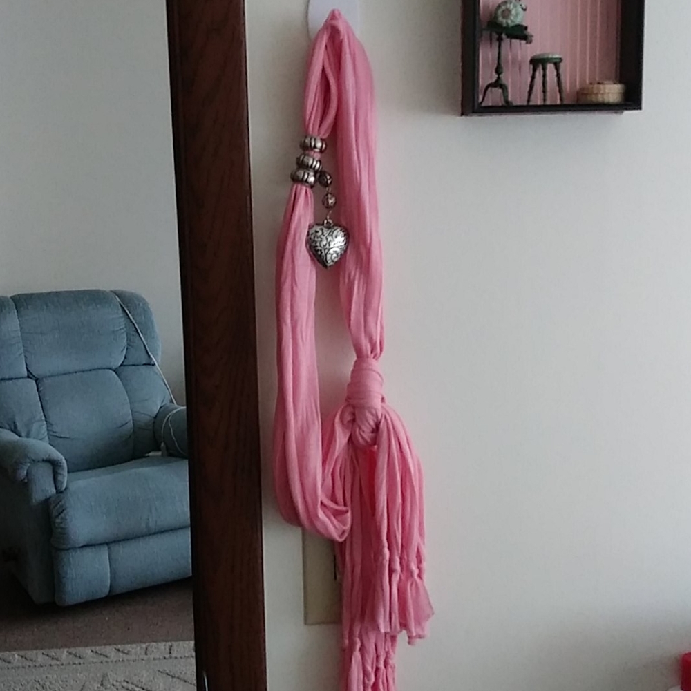 Scarf Pink has metal heart and rings.